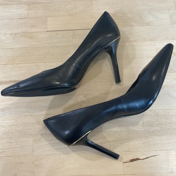 Lauren Ralph Lauren Pointed Toe Pumps - Picture 3 of 8